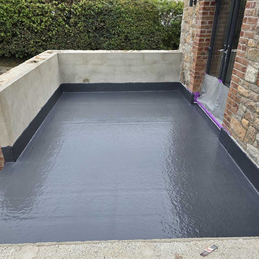 “Balcony waterproofing with Restec Flexitec, ready for slabs.”