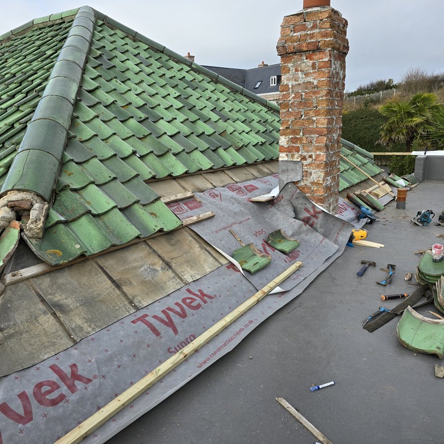 “New overlaps created to ensure membrane continuity and accommodate the increased height of the new warm flat roof.”